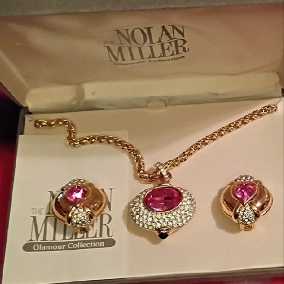New NOLAN MILLER Gold / Rhinestones / Pink Heart Necklace And Earrings Set